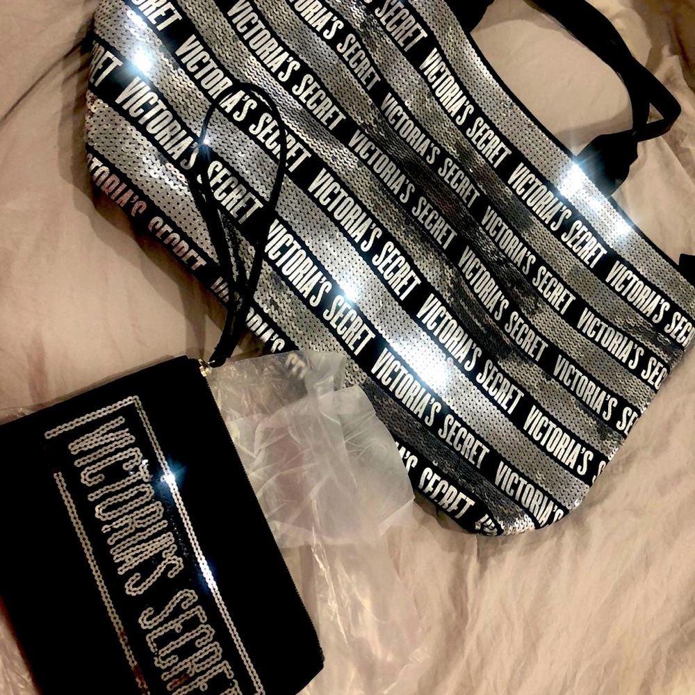 Victoria’s Secret weekend bag with makeup pouch NWT